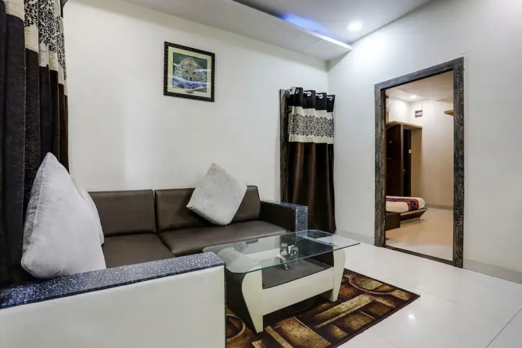 FabHotel Blue Star