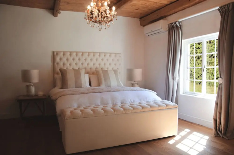 La Paris Estate