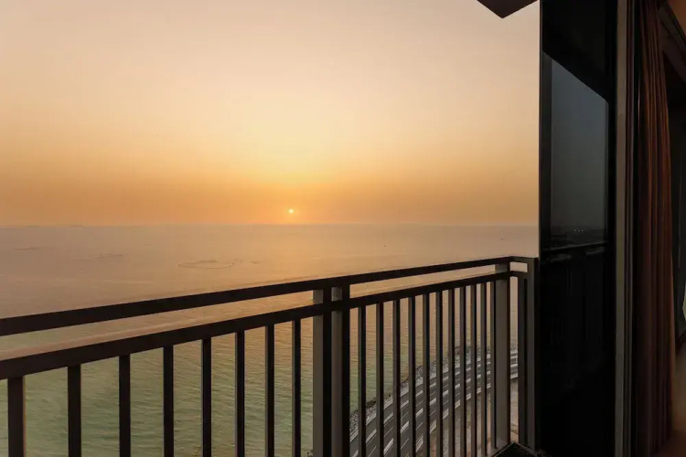 Waves - Spectacular Seaside Retreat Apt With Views