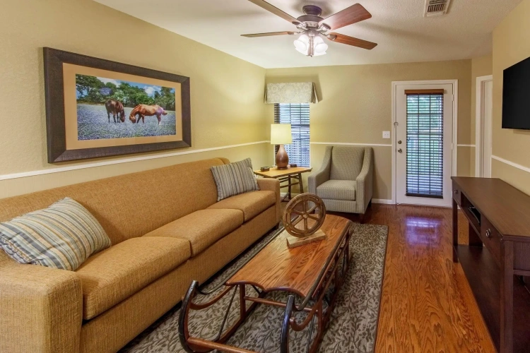 2 Bedrooms Quadruple Villa