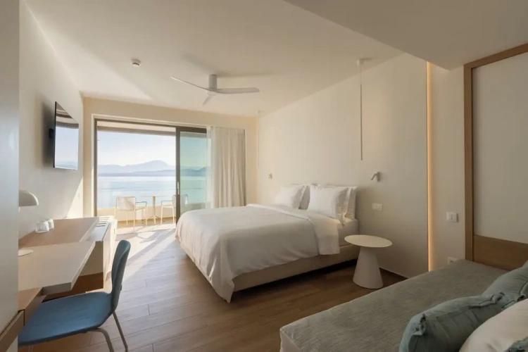 Executive Double room with balcony and with sea view