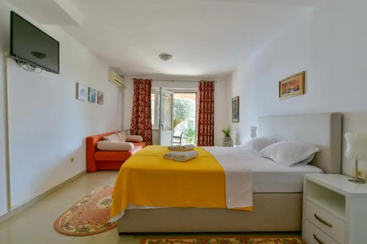 1 Bedroom Apartment with balcony and with view