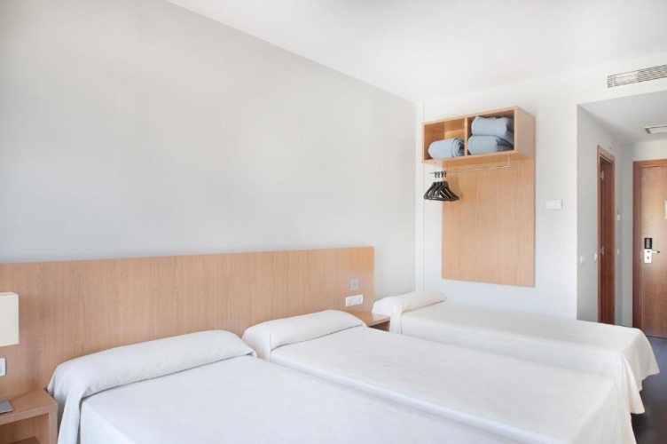 Triple room