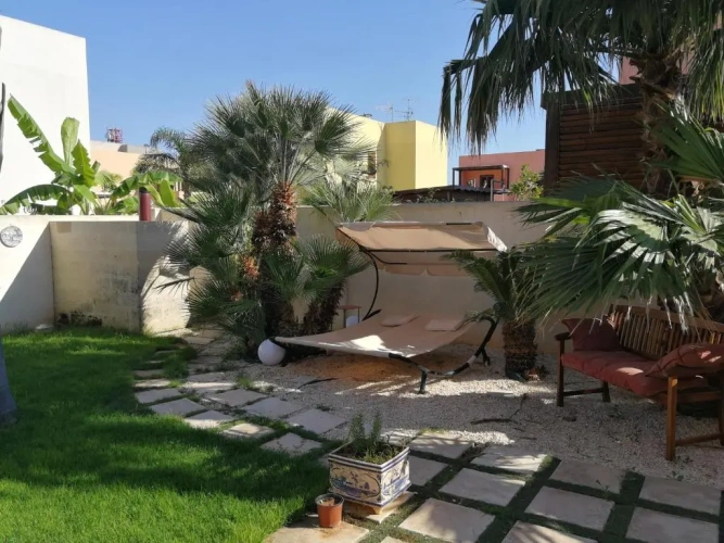 2 Bedrooms Apartment with garden view