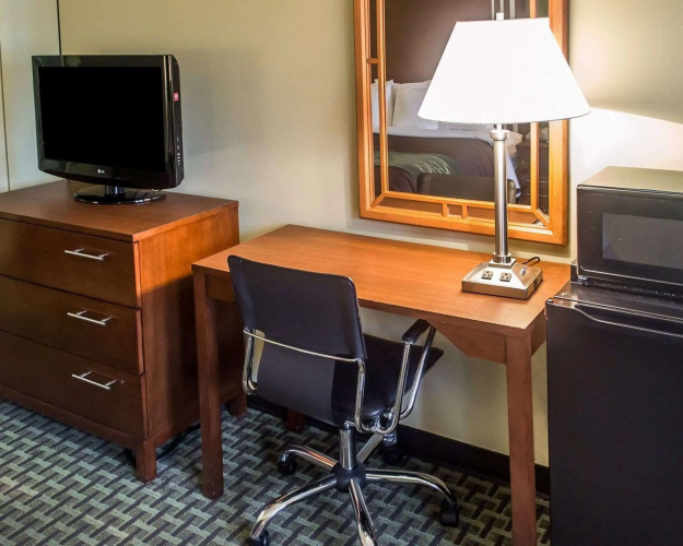 Days Inn by Wyndham Austintown