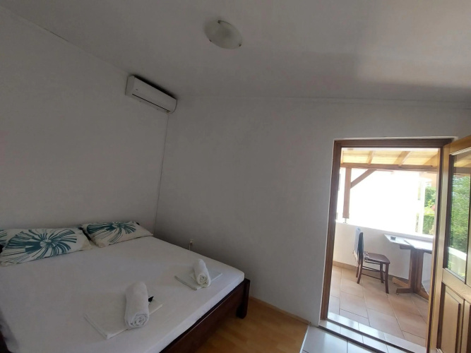Apartments Pocrnić - 50 m from the beach
