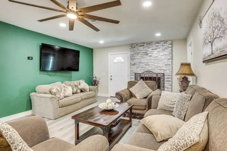 4 Bedrooms Cottage
