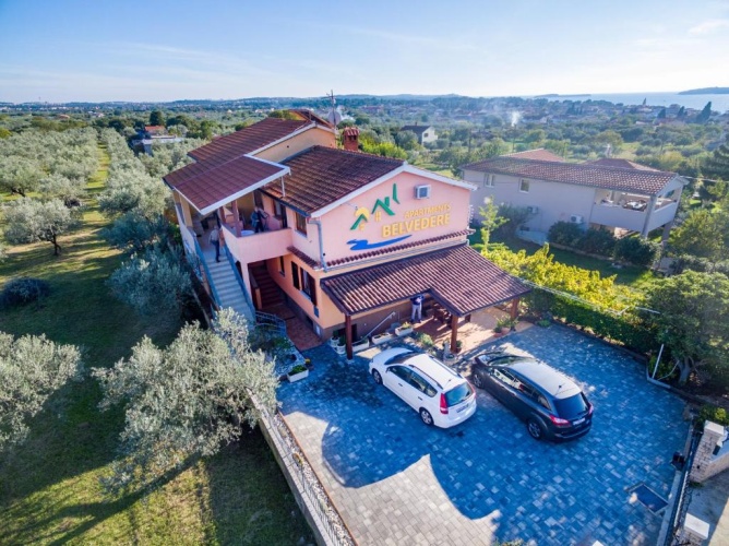 3 Bedrooms Apartment