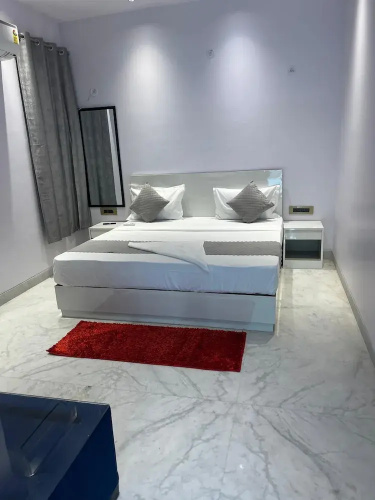 Hotel white House