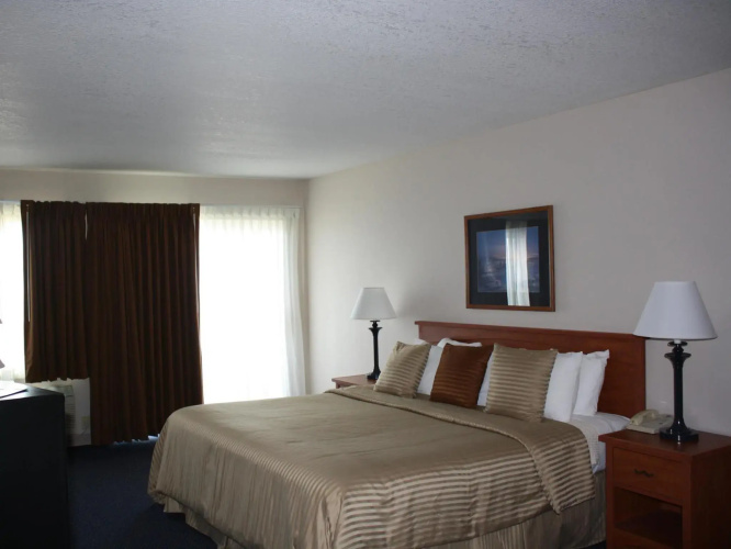 Best Western Lakefront Inn