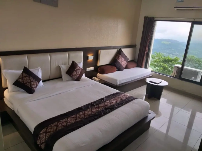 Deluxe Double room with pool view