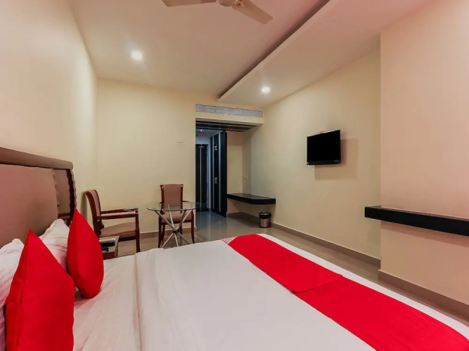 OYO 24799 Redlas Inn