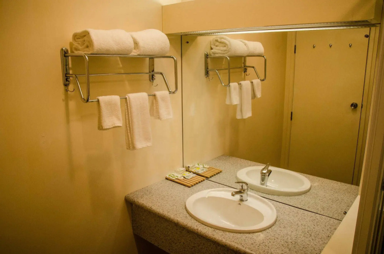 Alpers Lodge & Conference Centre