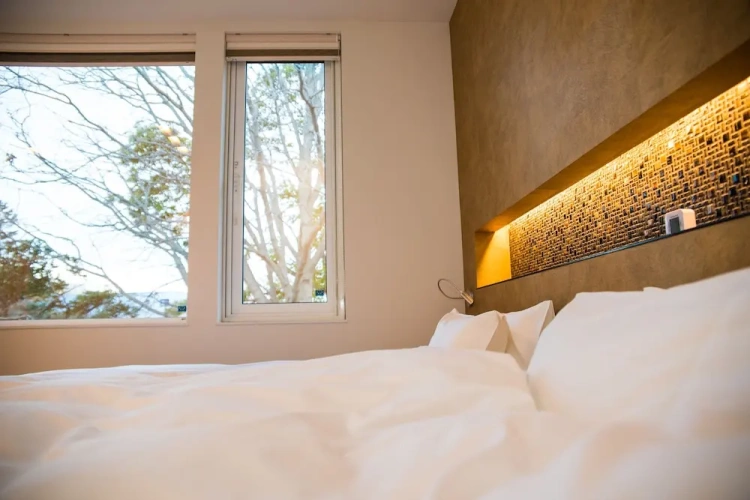 3 Bedrooms Cottage with balcony