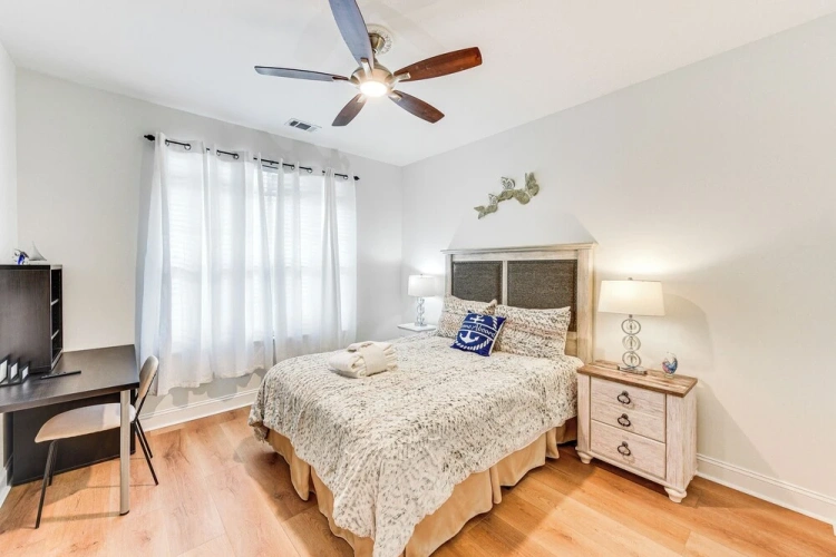4 Bedrooms Cottage