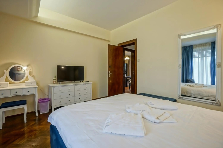 Lovely - 3 Bdr. Serviced Apartment In Old Town
