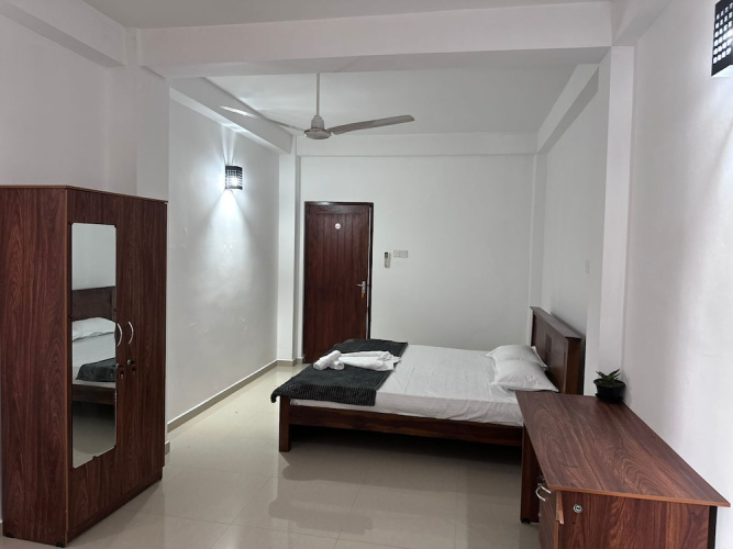 Serrena Airport Guest House - Colombo