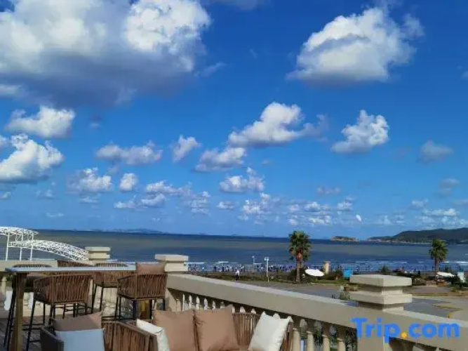 Jihu Beach Hotel