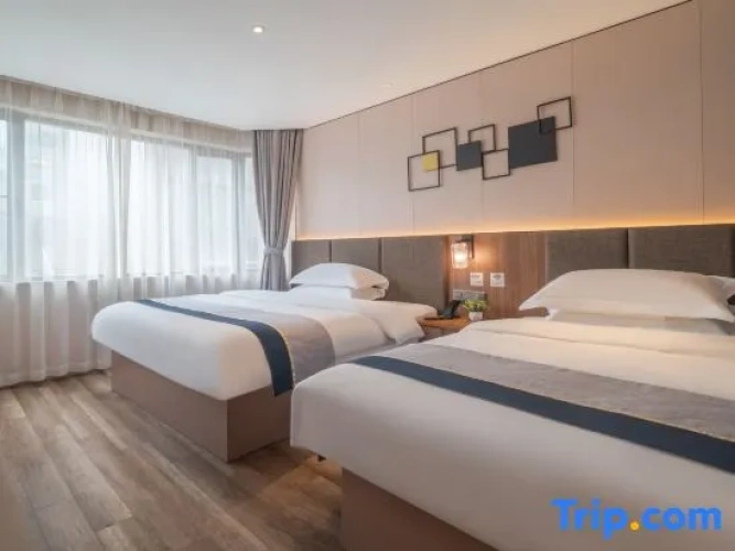 Deluxe Family Suite