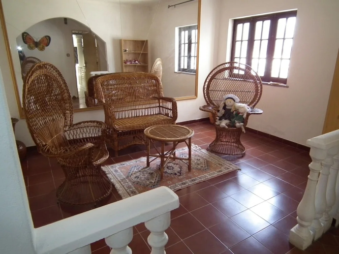 80s RetroStyle Villa