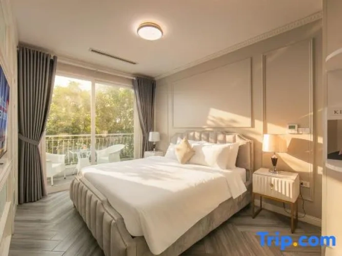 Premium Double Suite with balcony and with lake view