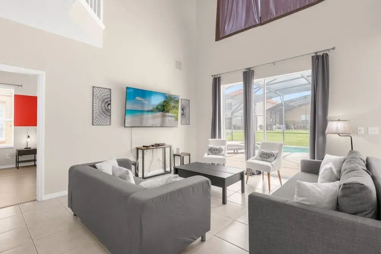 Large Spacious Home w Private Pool Hot Tub