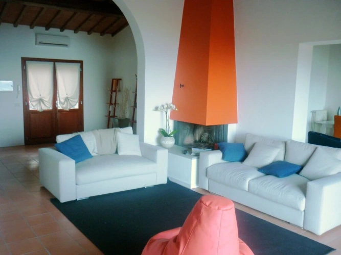 6 Bedrooms Villa