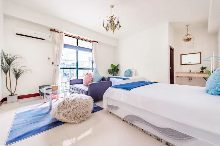 Standard Twin room with balcony