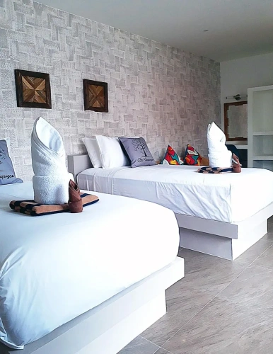 4 Bedrooms Suite with pool view