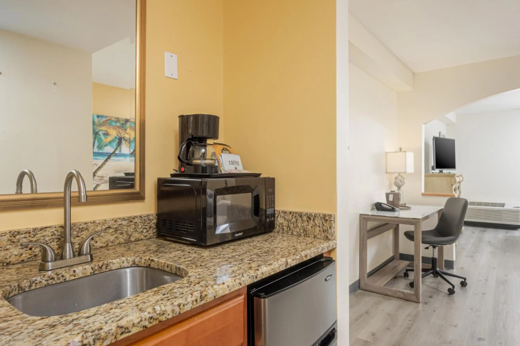 Hutchinson Island Plaza Hotel & Suites photo 24