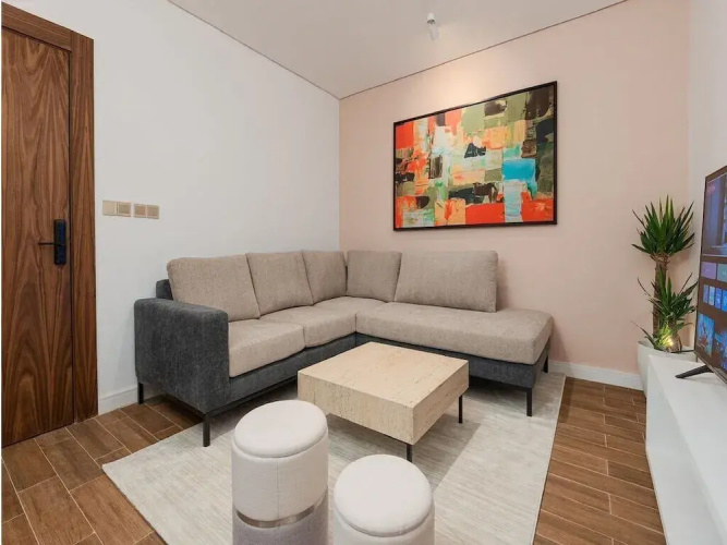 Sophisticated & Luxury Apartment in Almughrizat