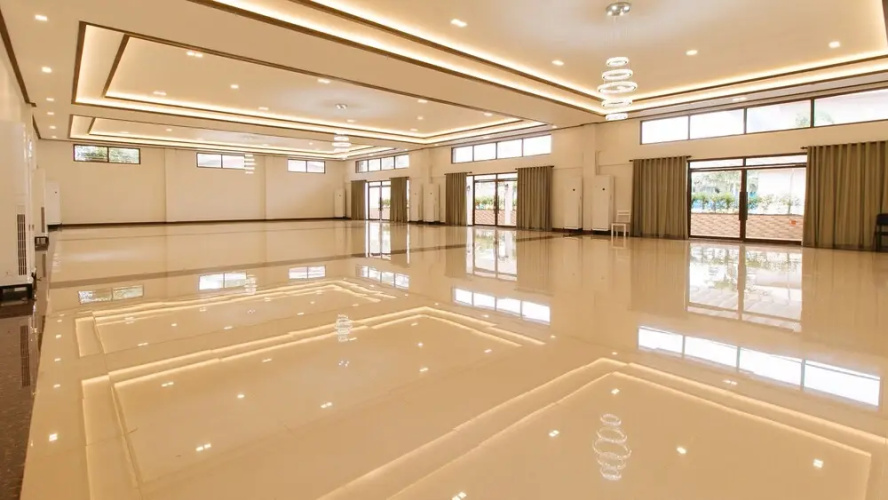 RedDoorz Premium @ Trece Indang Road