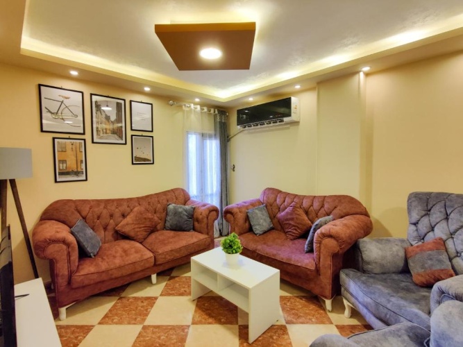 3 Bedrooms Apartment