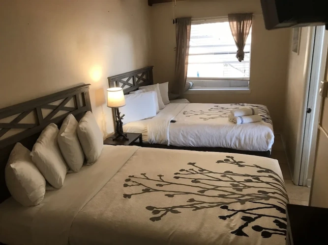 Standard Quadruple room with courtyard view