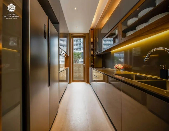 5 Bedrooms Luxury Villa