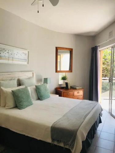 9 Casablance Ballito~Beach on your doorstep.