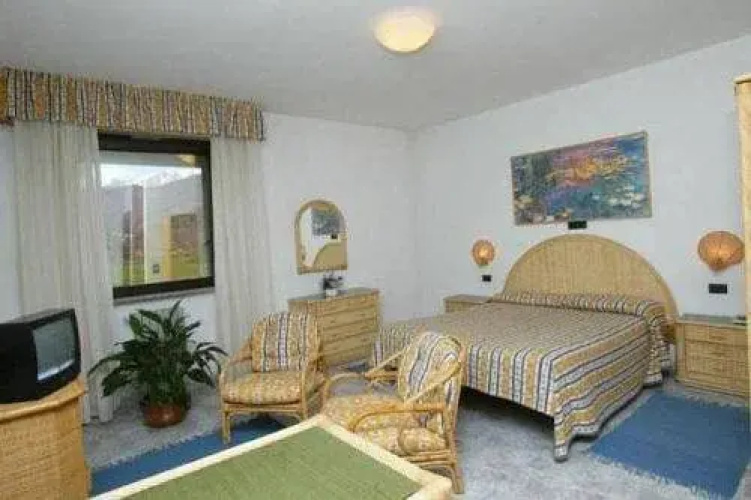 River Hotel