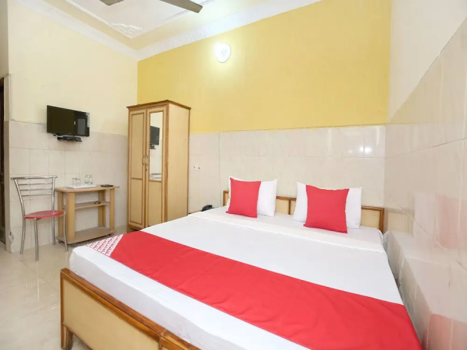 OYO 12967 Hotel Simran