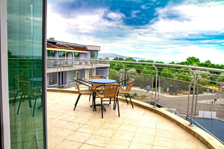 Studio with balcony and with sea view