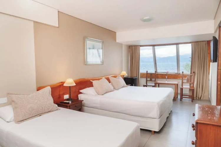 Standard Triple room with lake view