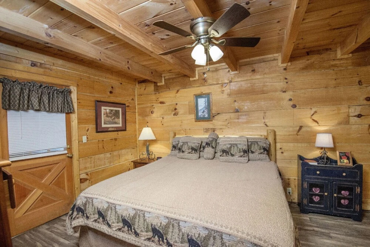 The Bear Pause by Eagles Ridge Resort