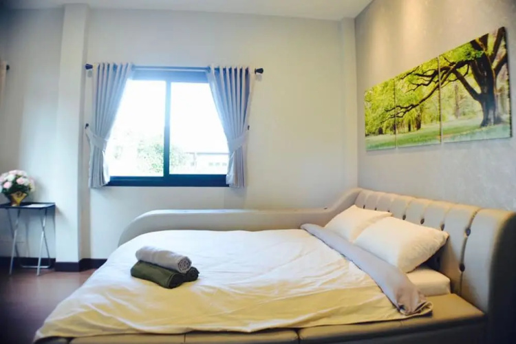 3 Bedroom House @Skytrain