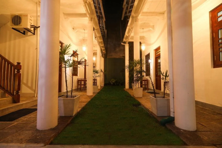 Knight Inn