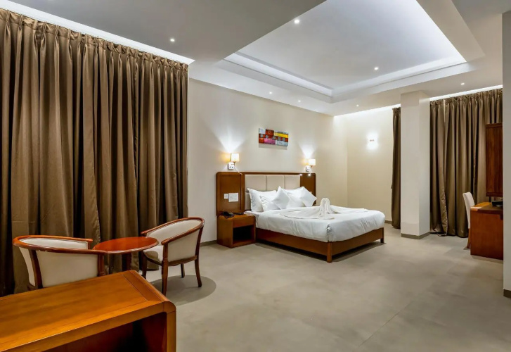 Grand Regal, Islampur