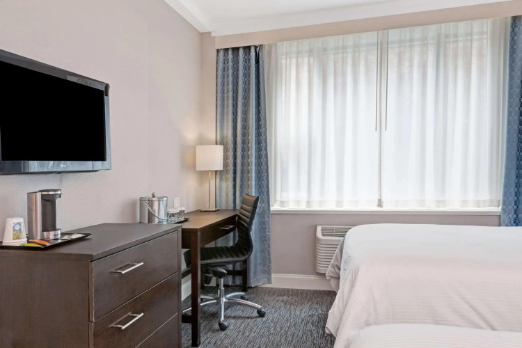 Wyndham Garden Long Island City Over view