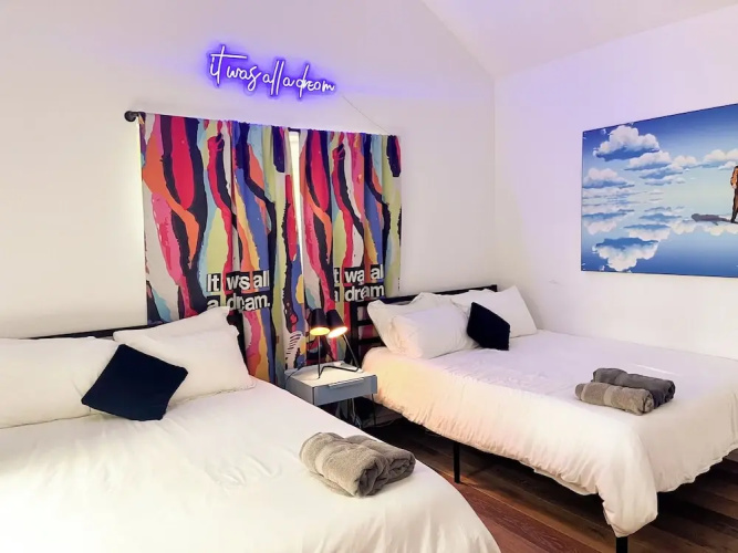 Massive Compound 20 Beds-6 min walk