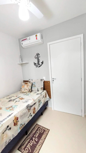 Apto Centro Ubatuba com Varanda Gourmet, Suíte e Piscina
