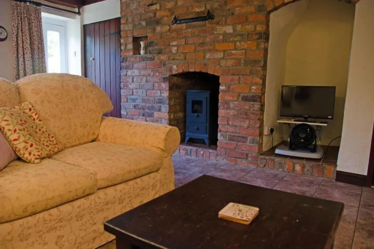 2 Bedrooms Cottage