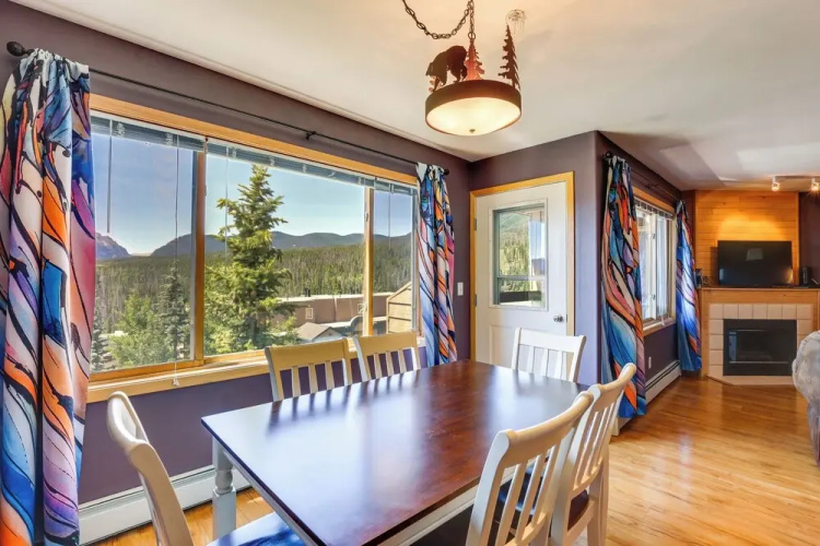 Stunning Mountain Views: Silverthorne Condo!