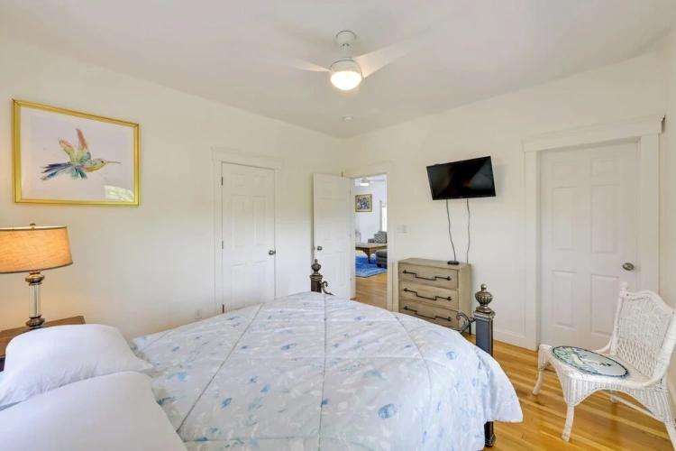 5 Bedrooms Cottage